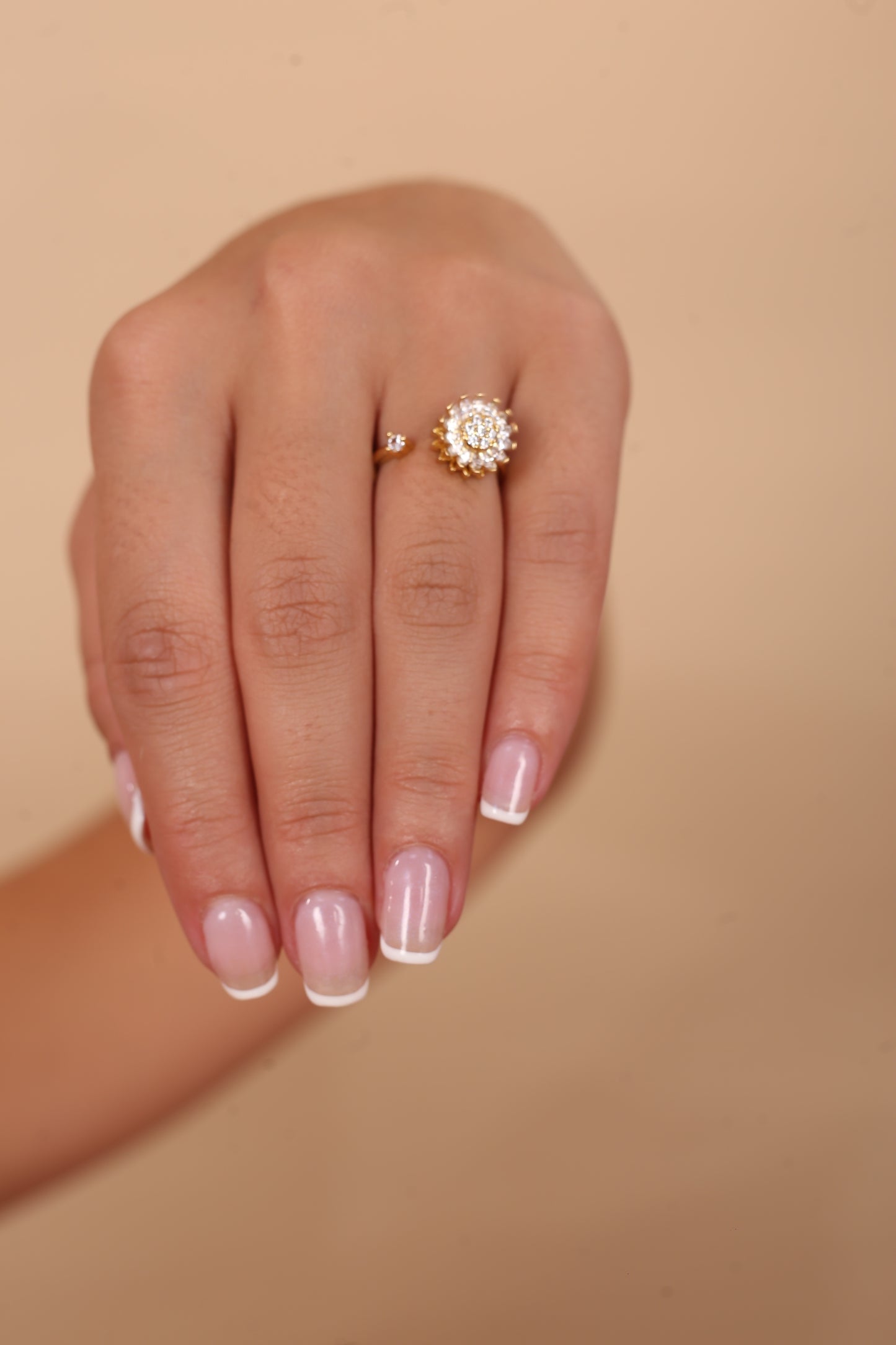 Set Collar + Anillo Girasol Giratorio 🌻✨| Baño en Oro de 18k + Caja de Lujo ¡Gratis!